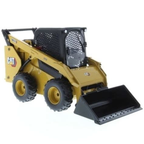 1:16 Scale Cat® 272D2 Skid Steer Loader with 